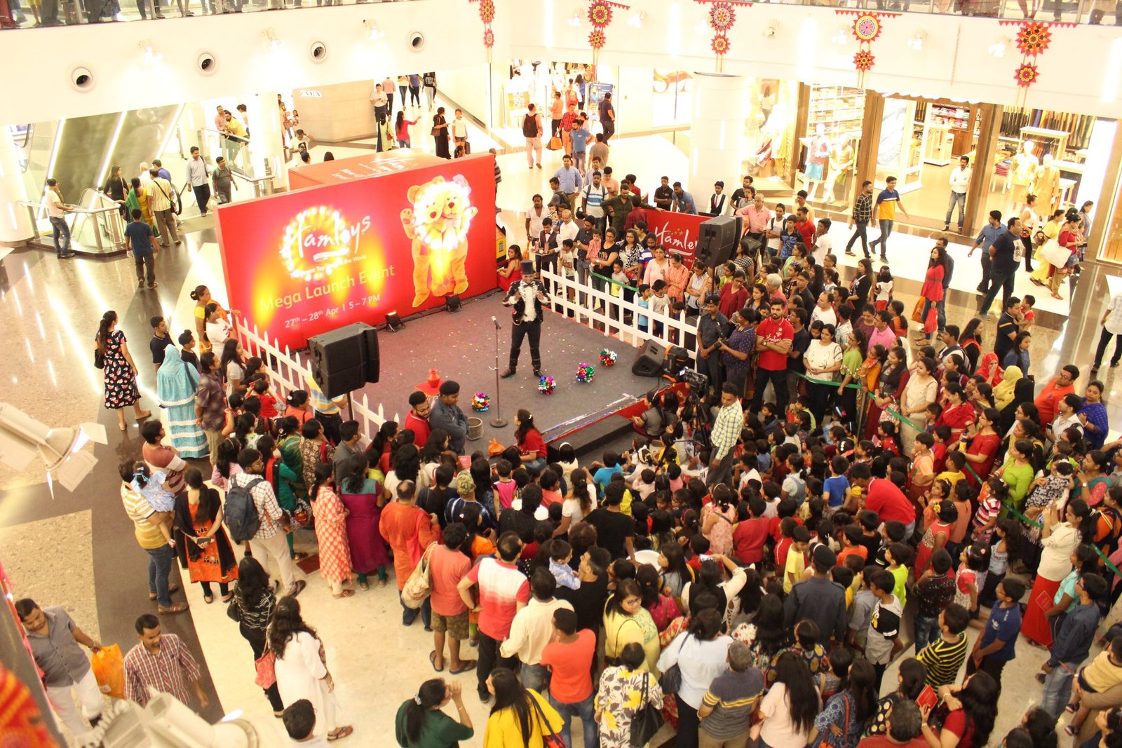 Mumbai Mall Promotions Organizer | Mall Events Services | Curated By Fara